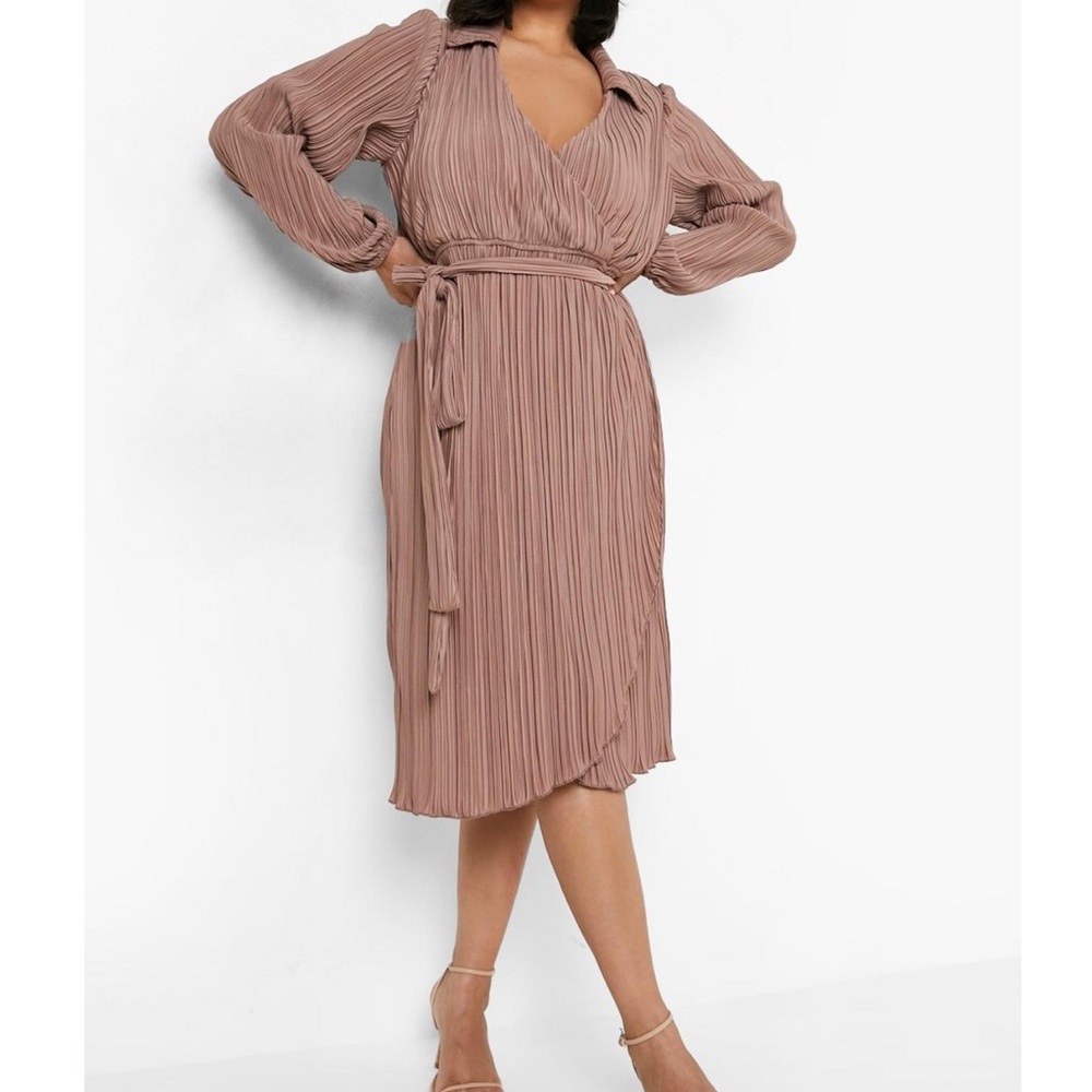 Plus Premium Plisse Wrap Midi Dress - Picture 2 of 2
